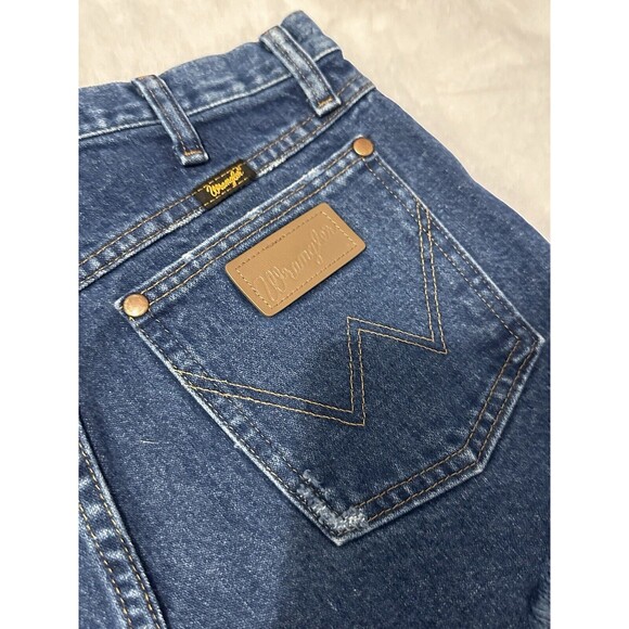 Wrangler Women’s Shorts Waist 28” Cut Off - Picture 2 of 5